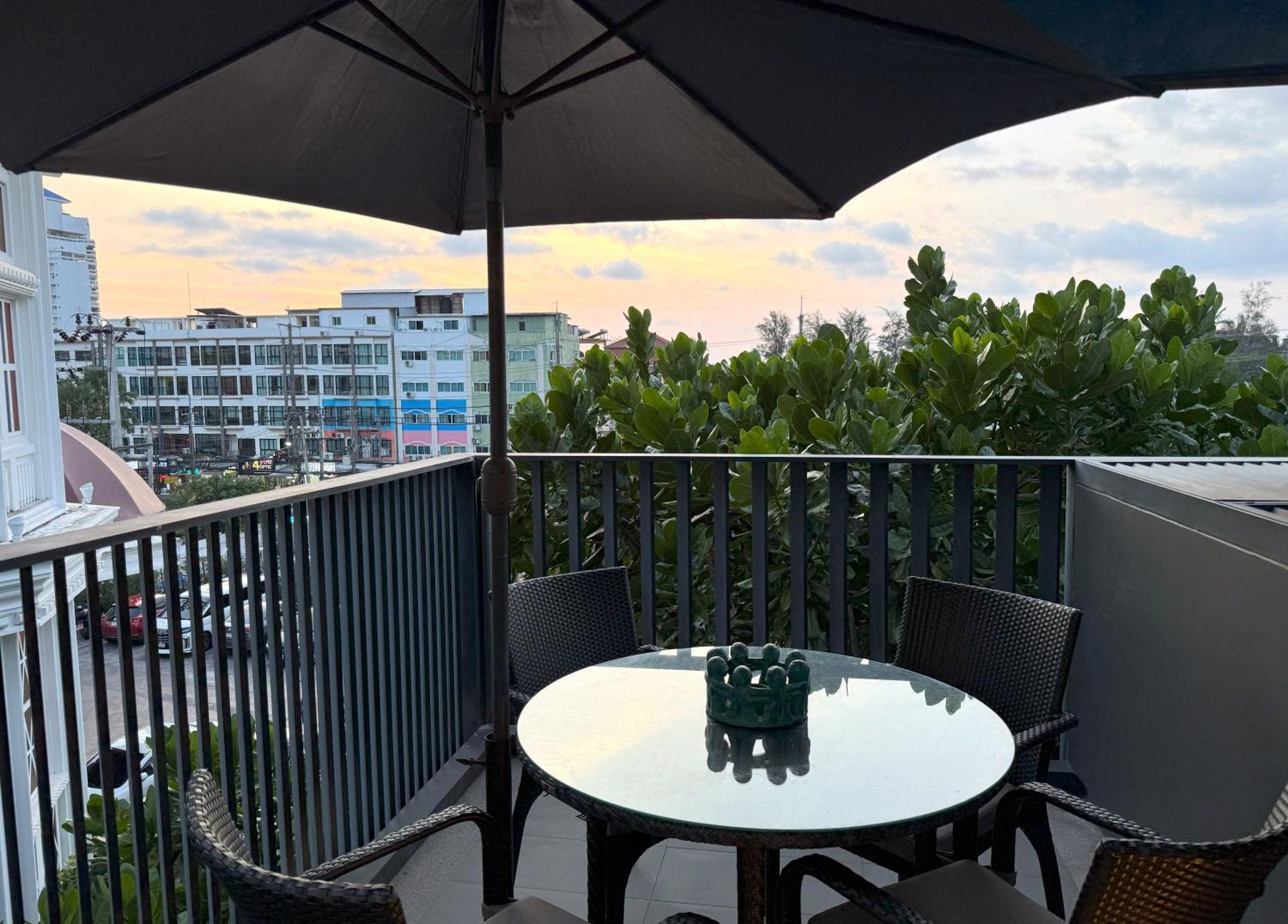 The Deck Condominium By Lofty Patong Dış mekan fotoğraf
